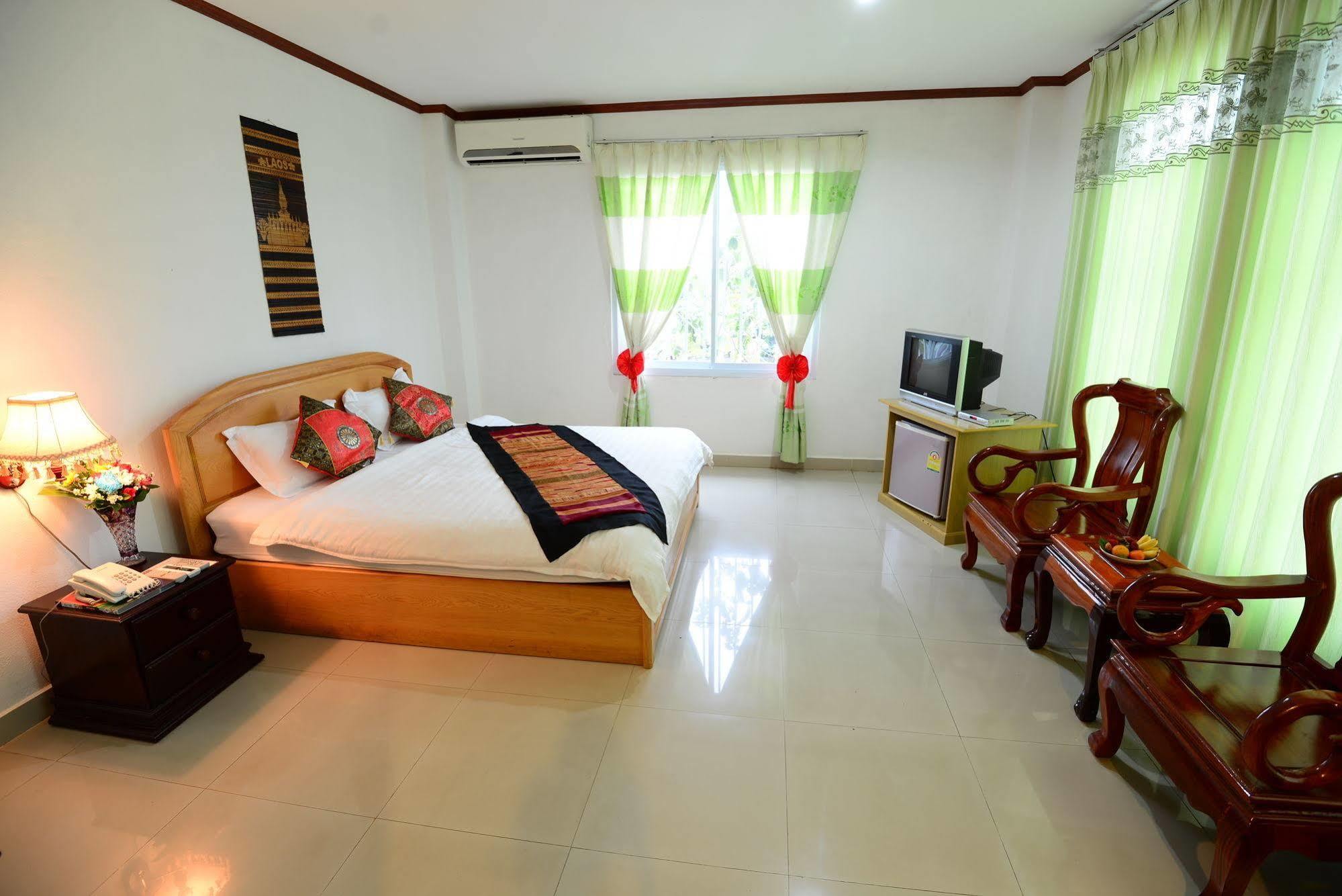 Douangpraseuth Hotel Vientiane Bagian luar foto