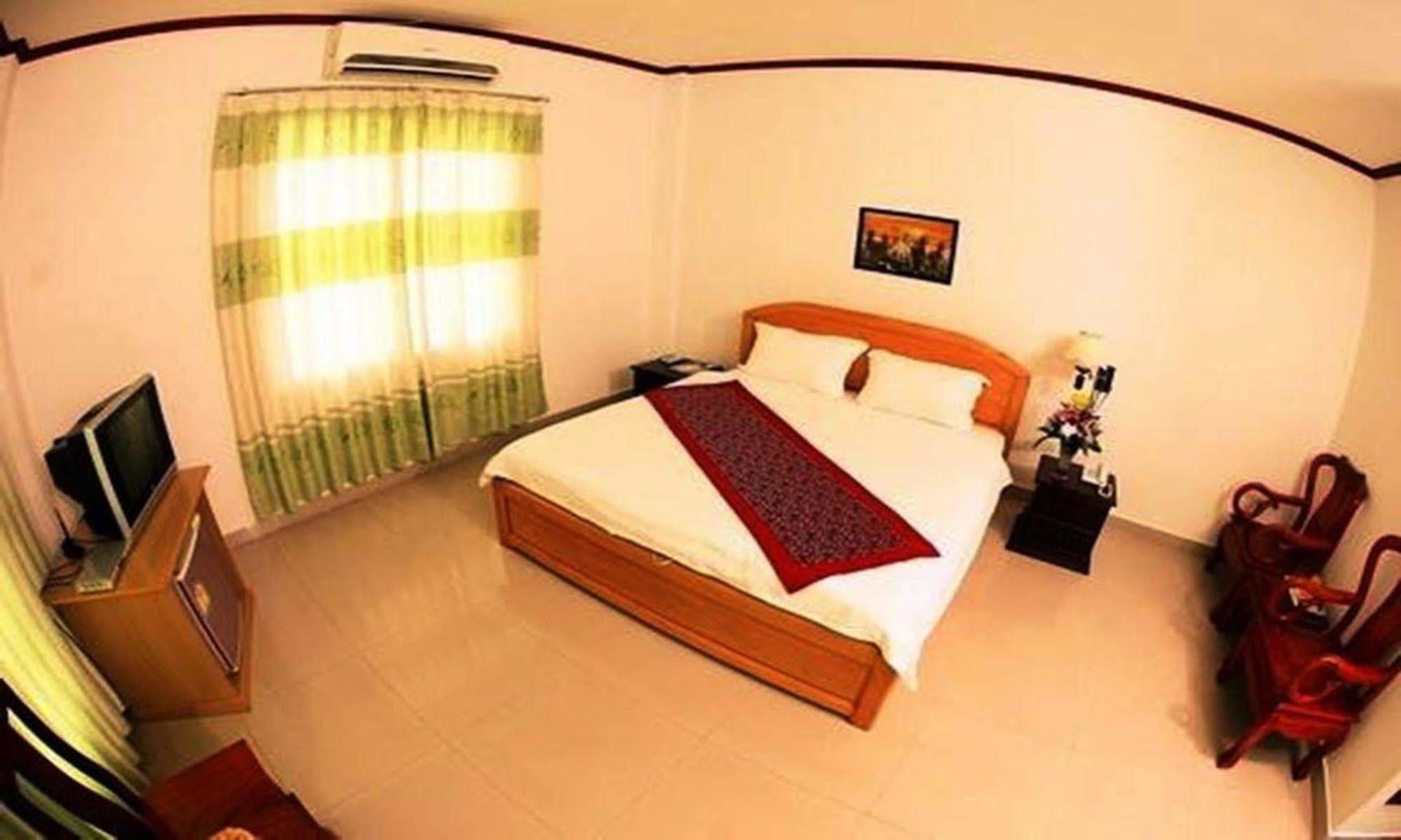 Douangpraseuth Hotel Vientiane Bagian luar foto