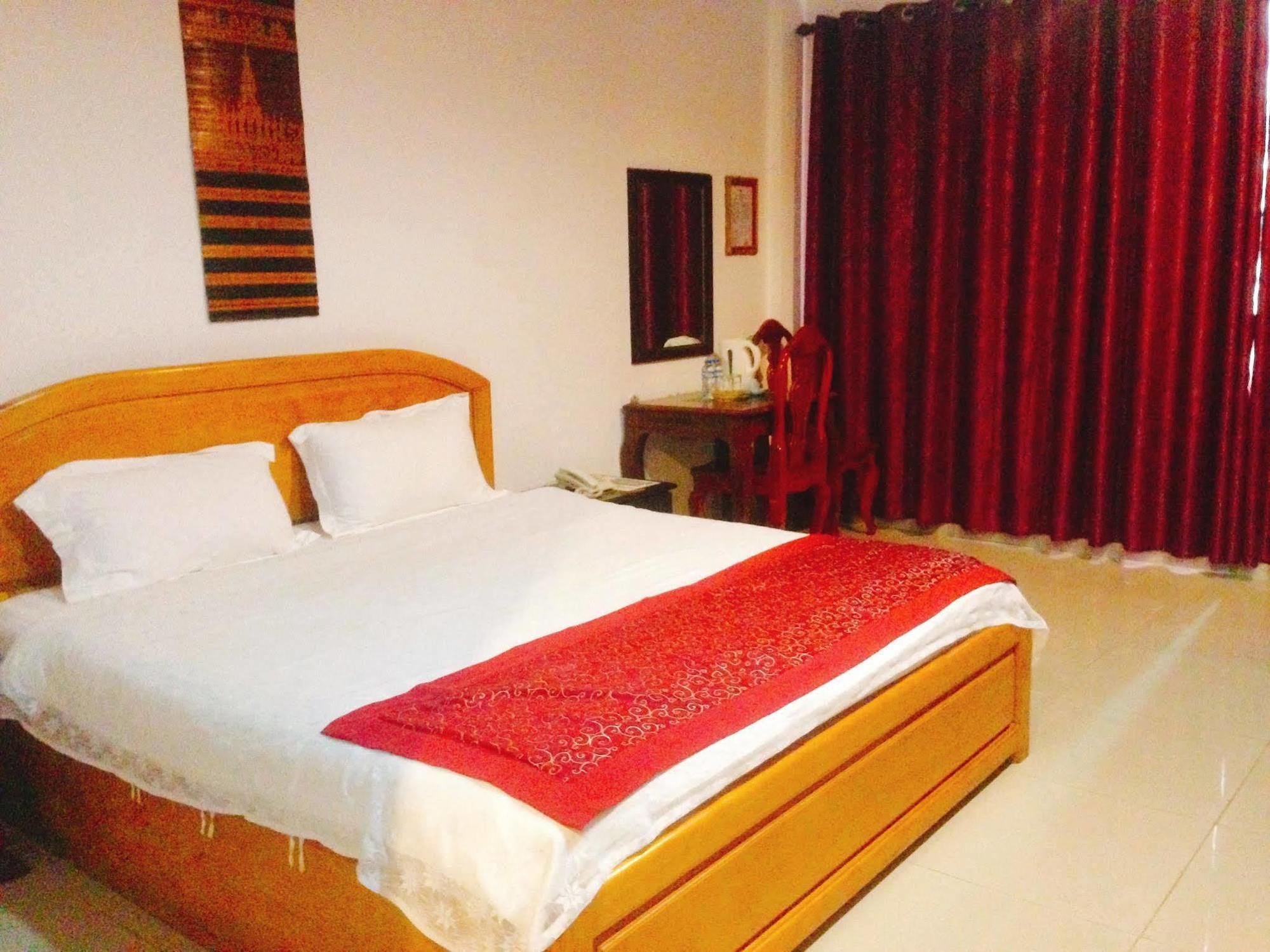 Douangpraseuth Hotel Vientiane Bagian luar foto