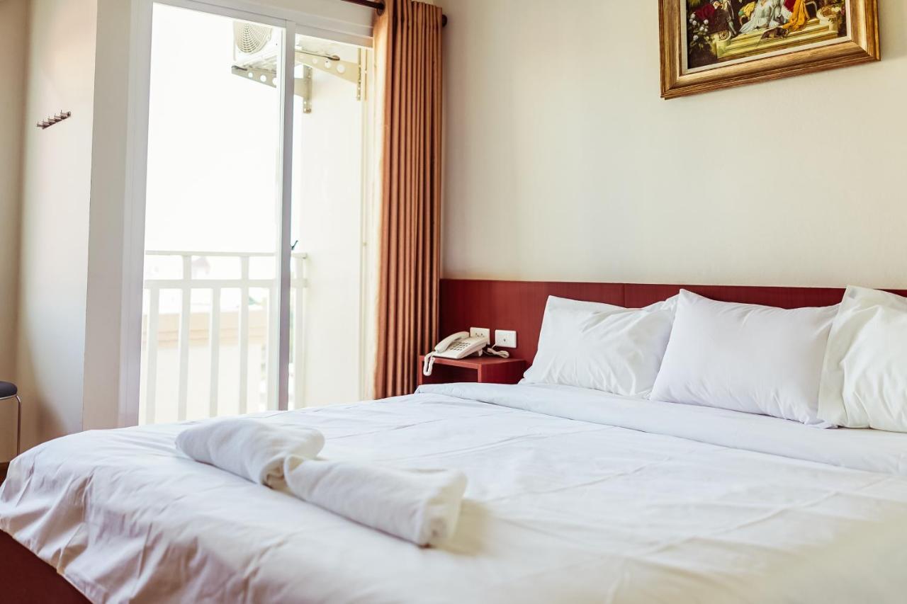 Douangpraseuth Hotel Vientiane Bagian luar foto