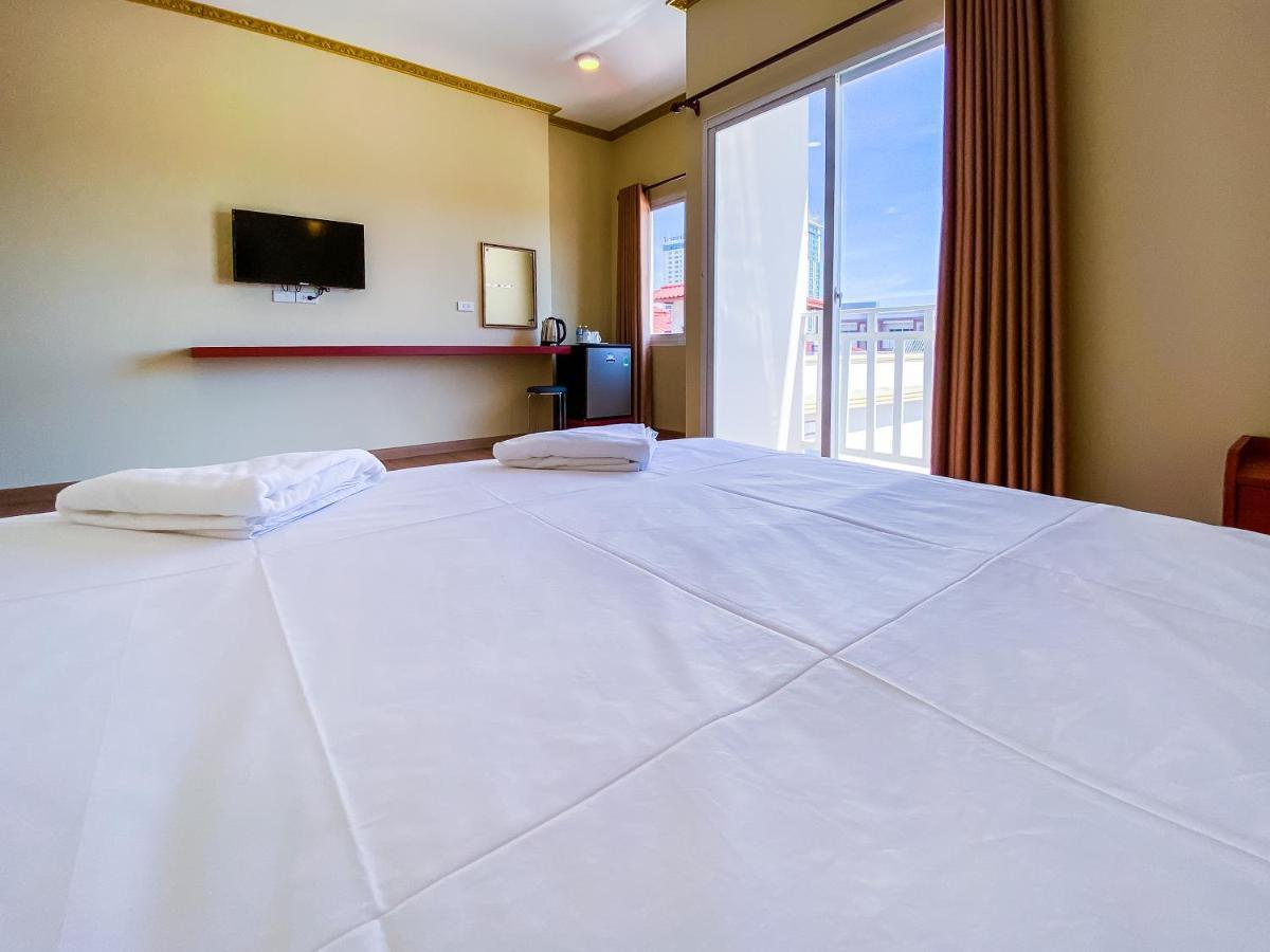 Douangpraseuth Hotel Vientiane Bagian luar foto