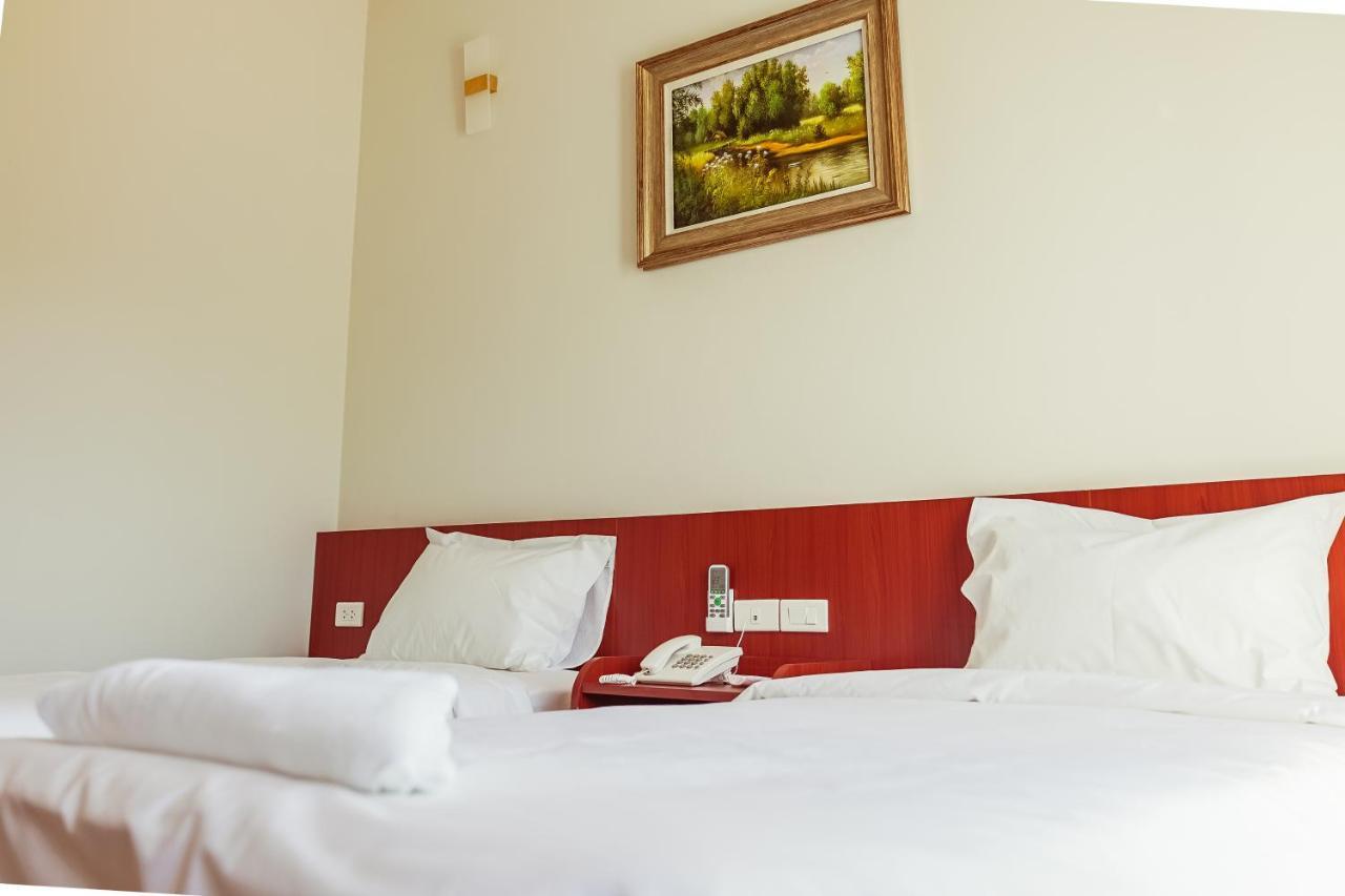 Douangpraseuth Hotel Vientiane Bagian luar foto