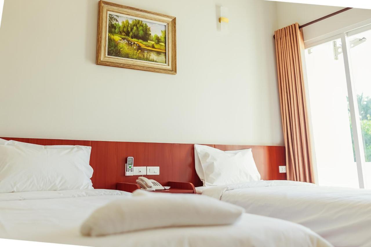 Douangpraseuth Hotel Vientiane Bagian luar foto