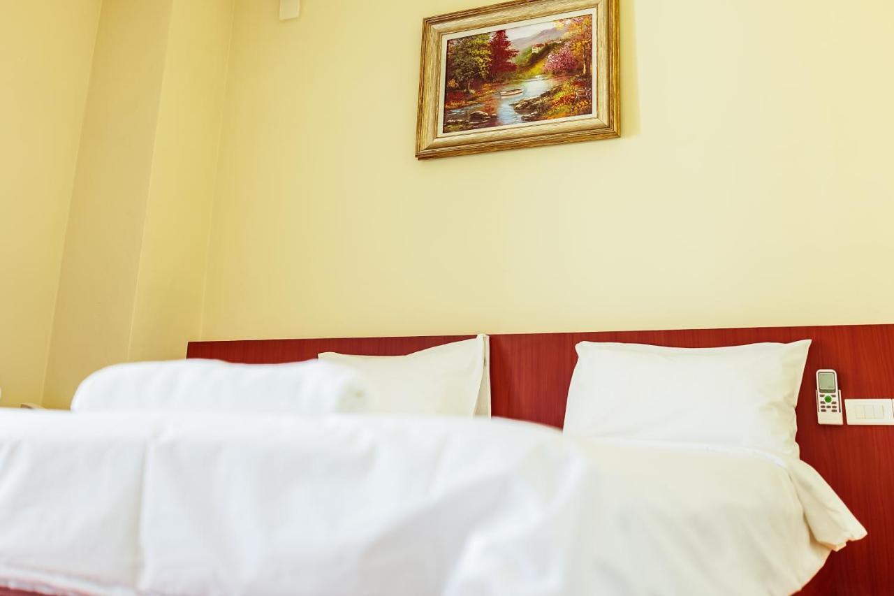 Douangpraseuth Hotel Vientiane Bagian luar foto