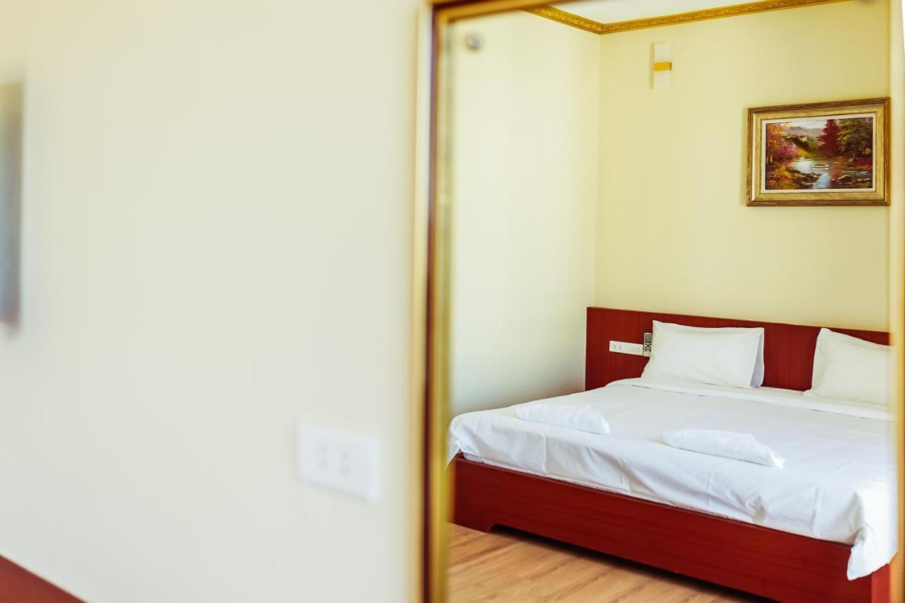 Douangpraseuth Hotel Vientiane Bagian luar foto