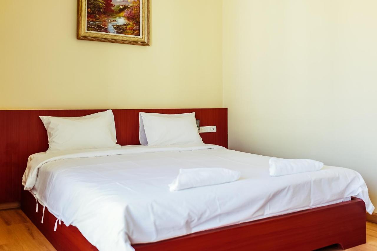 Douangpraseuth Hotel Vientiane Bagian luar foto