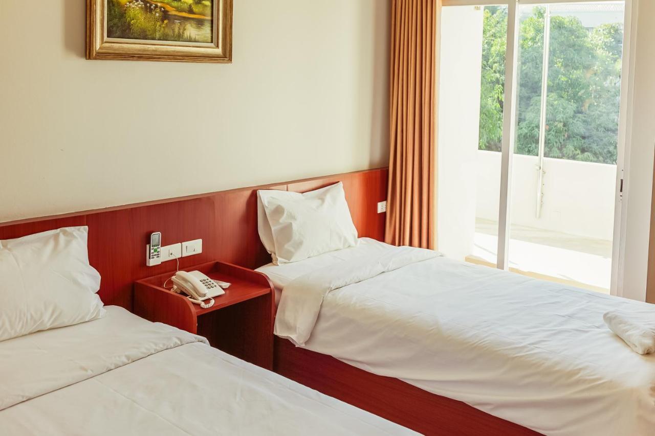 Douangpraseuth Hotel Vientiane Bagian luar foto