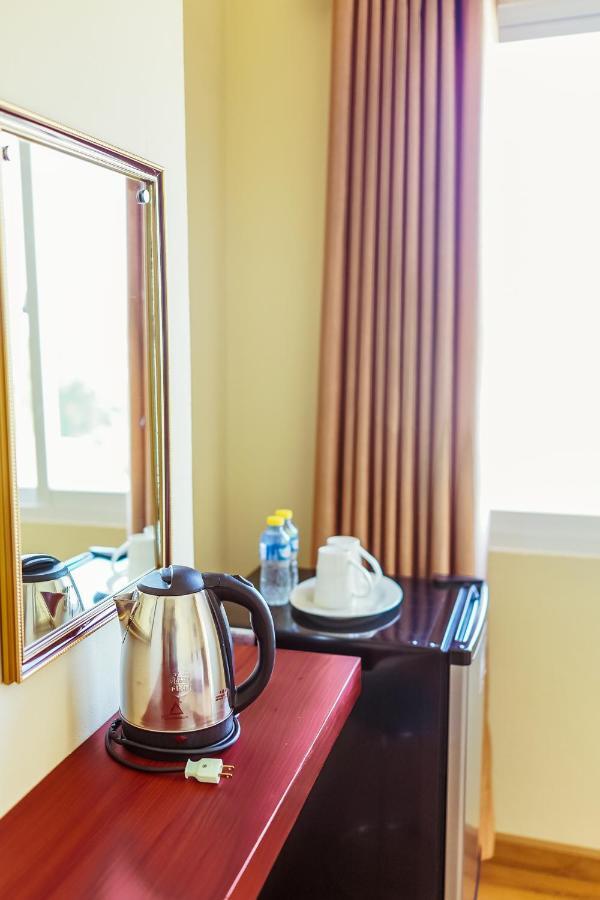Douangpraseuth Hotel Vientiane Bagian luar foto