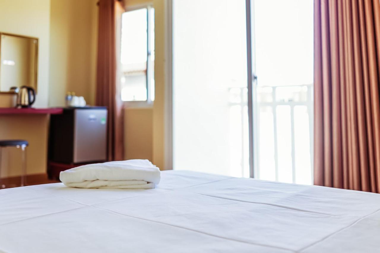 Douangpraseuth Hotel Vientiane Bagian luar foto